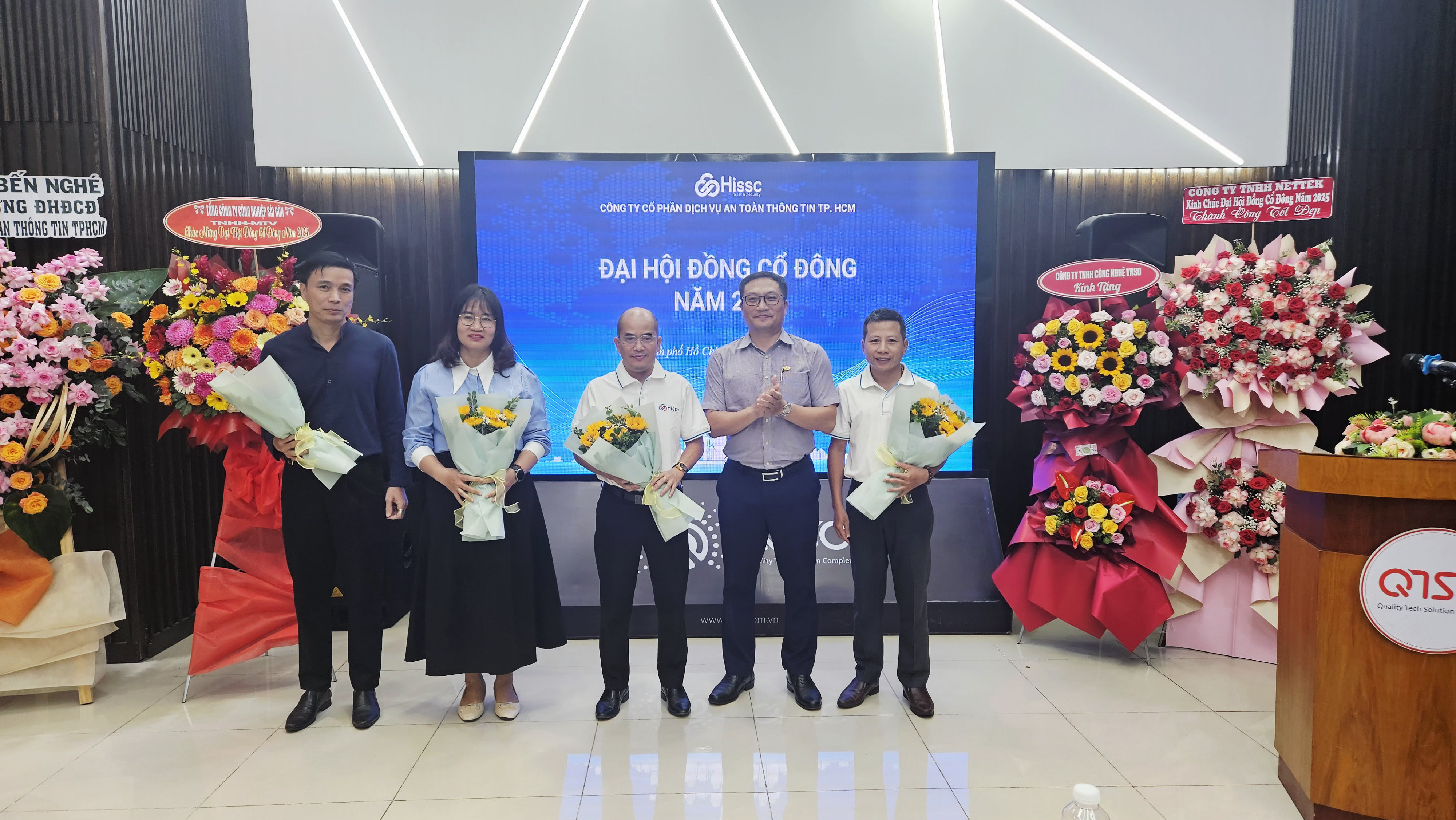 Nhân sự mới